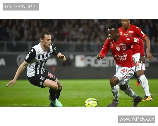 周五017法甲焦点战:昂热与南特展开布列塔尼德比生死较量